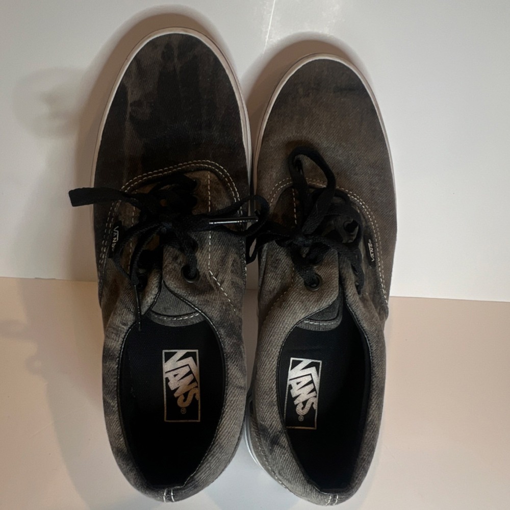 VANS Canvas Low Top Lace Up Sneaker Gray Black Solid Rubber Outsole Men